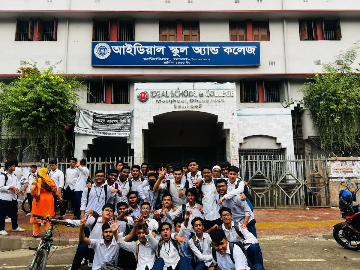 মতিঝিল আইডিয়াল স্কুলে ‘ভর্তি বাণিজ্য’ বন্ধের দাবি