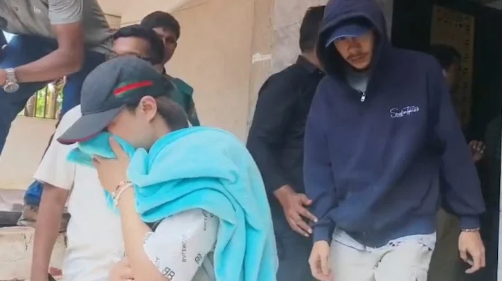 অনলাইন স্ক্যামিং: চট্টগ্রামে বিভিন্ন দেশের ৬৩ নাগরিক আটক, বিপুল পরিমাণ ডিভাইস জব্দ