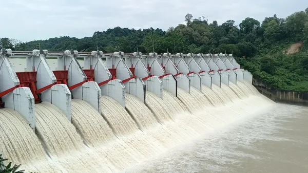 কাপ্তাই হ্রদের পানি বাড়ায় আবারও খুলে দেওয়া হলো ১৬ জলকপাট